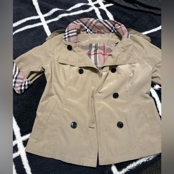 Beautiful Burberry jacket - Picture 2 of 6